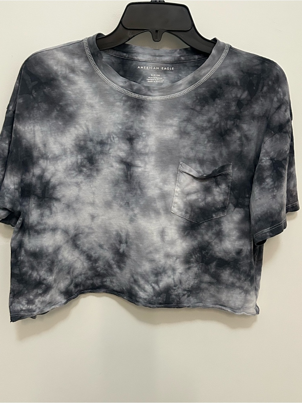 American Eagle Outfitters Black & Gray Tie-Dye Cropped Pocket Tee